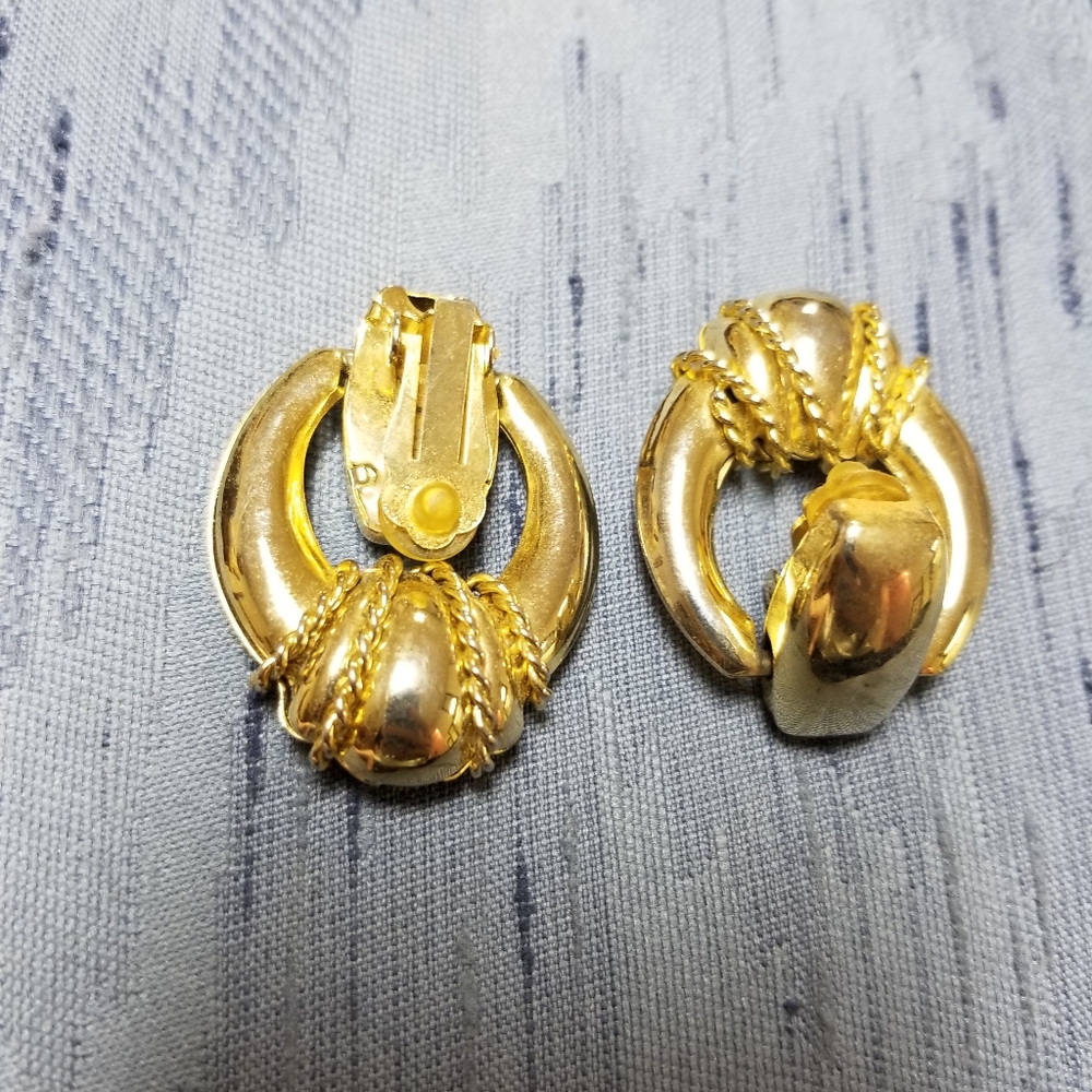 Earring - Picture 5 of 8